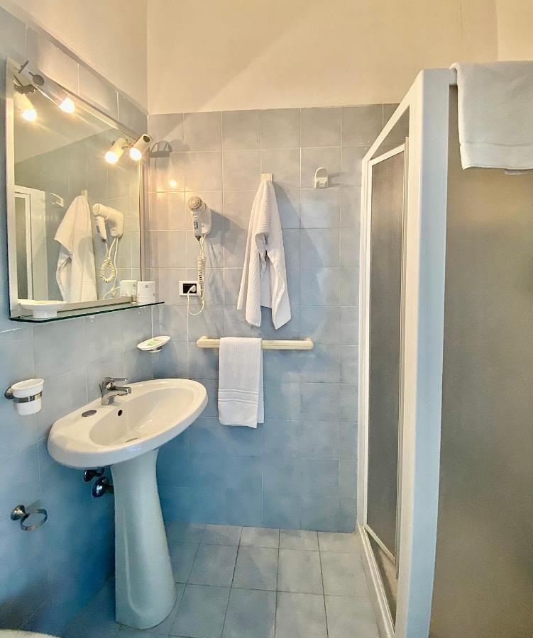 Il Romito Hotel Quercianella Luaran gambar