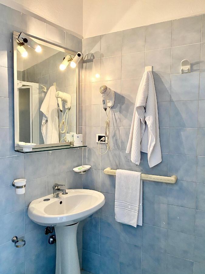 Il Romito Hotel Quercianella Luaran gambar